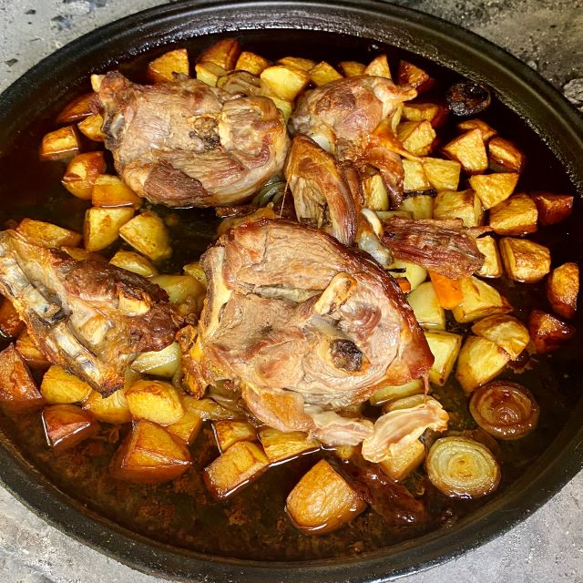 Lamb and potatoes under Peka