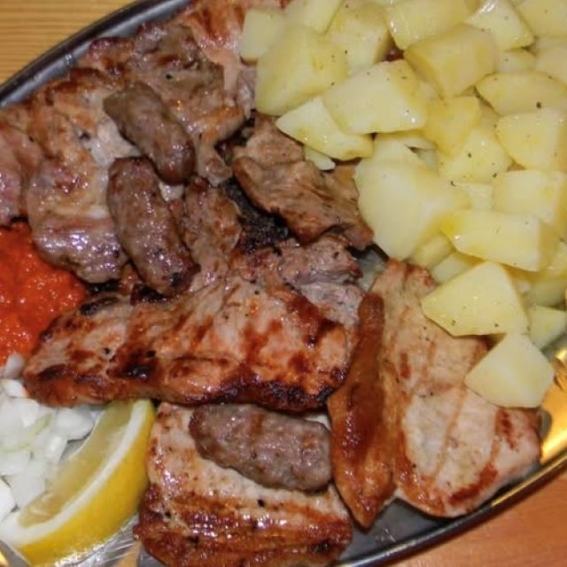 Grilled meat platter
