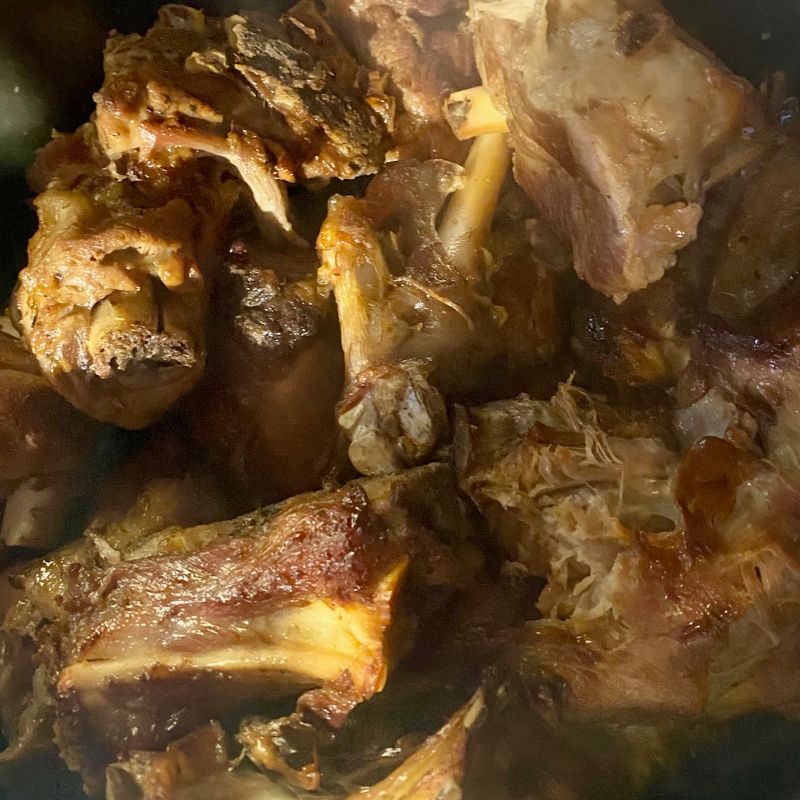 meat and potatoes under peka